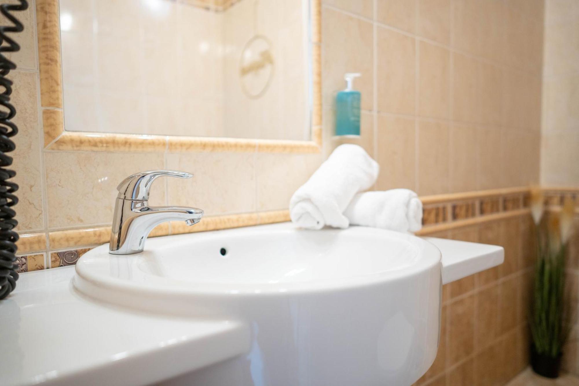 Junior Suite,1730030796:JPEG